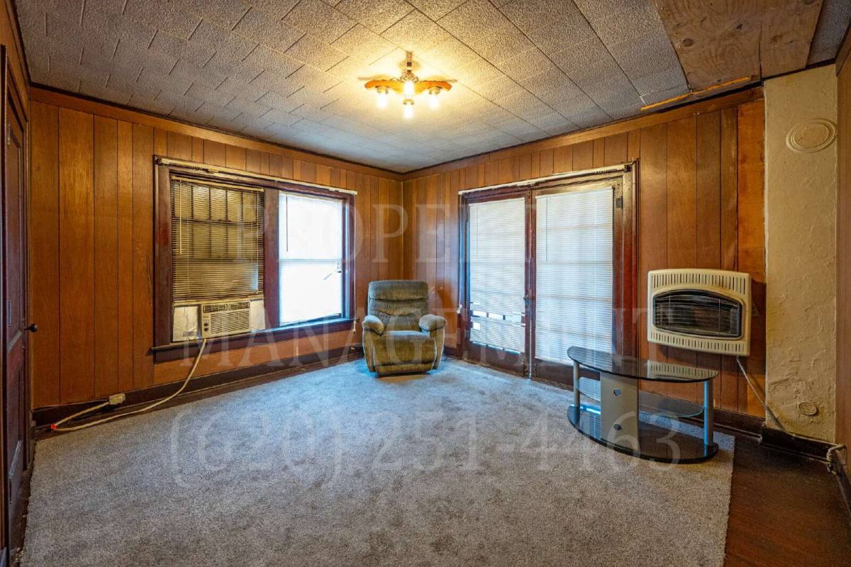 Apartment for rent at 405 W 5th St, Coffeyville, KS 67337