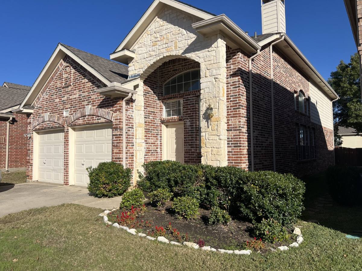 House for rent at 2032 Stonecourt Dr, Bedford, TX 76021