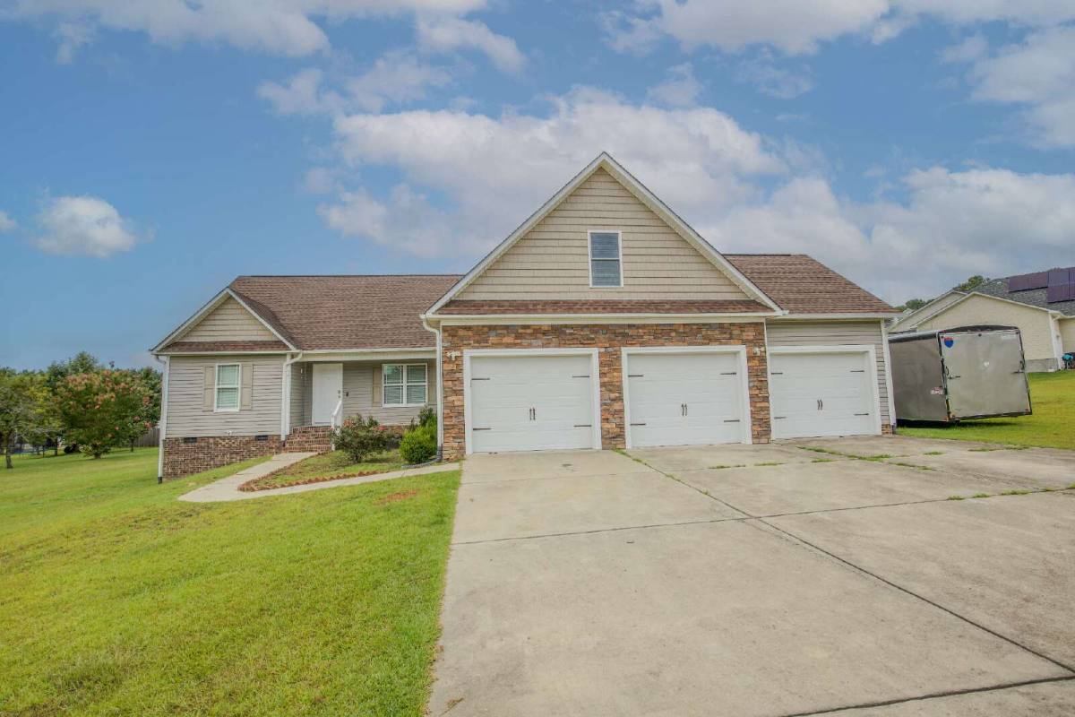 House for rent at 74 Jaylin Oaks Dr, Spring Lake, NC 28390
