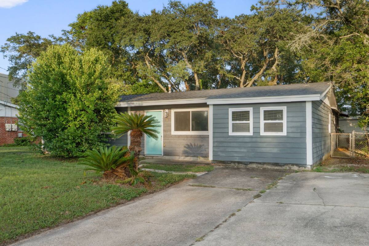 House for rent at 19 Eglin St, Fort Walton Beach, FL 32547