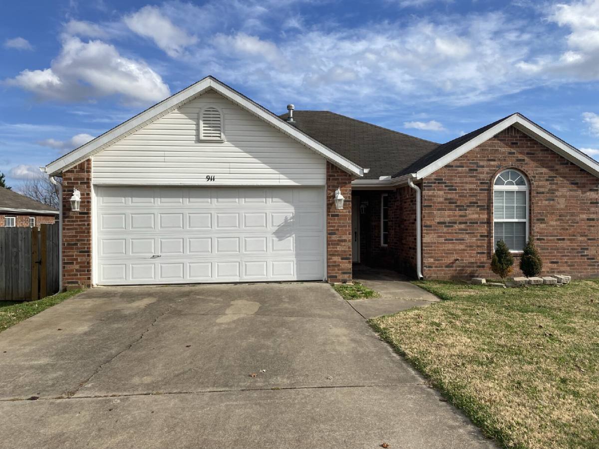 House for rent at 911 SW Cheyenne Dr, Bentonville, AR 72712