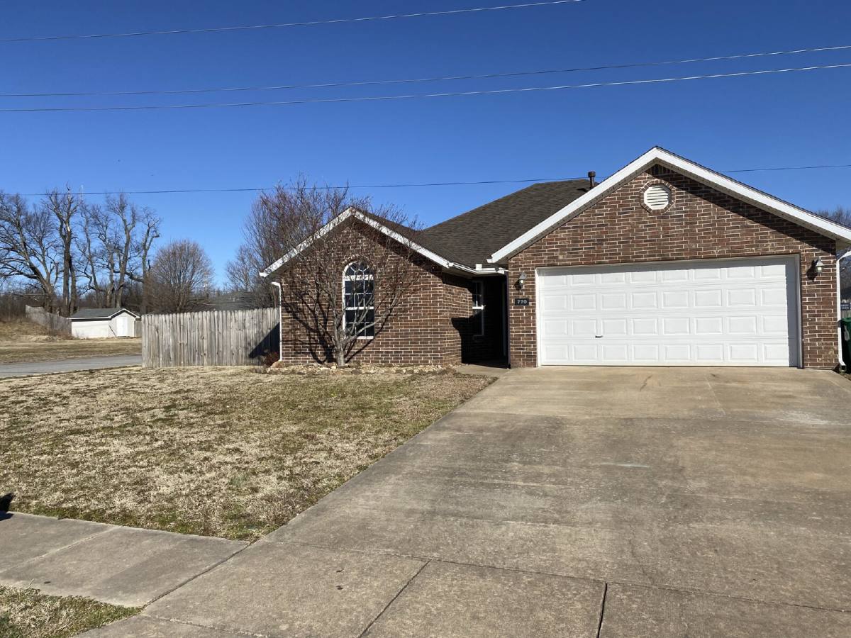 House for rent at 770 Dogwood St, Centerton, AR 72719