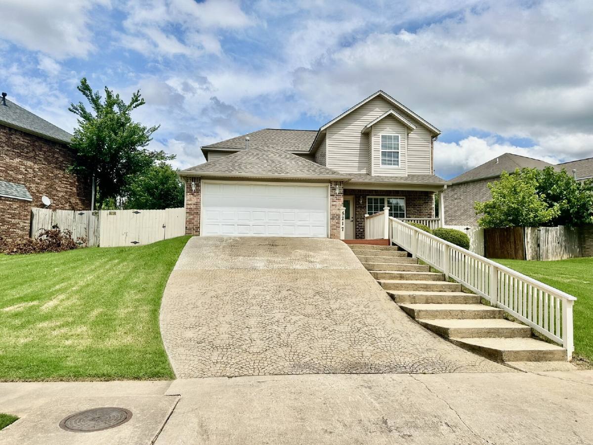 House for rent at 5217 S 62nd St, Rogers, AR 72758