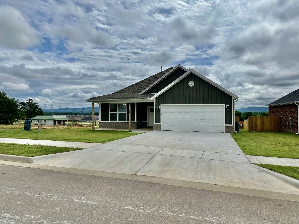 House for rent at 191 N Eagle Mountain St, Prairie Grove, AR 72753