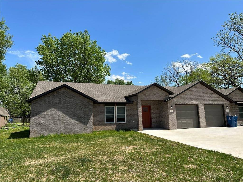 Townhouse for rent at 412 S Byers Ave, Gentry, AR 72734