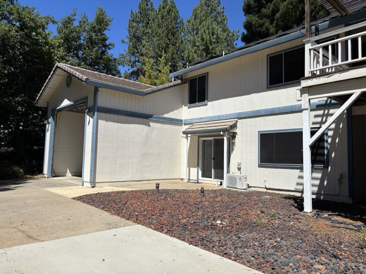Apartment for rent at 3594 Camino Hills Dr, Camino, CA 95709