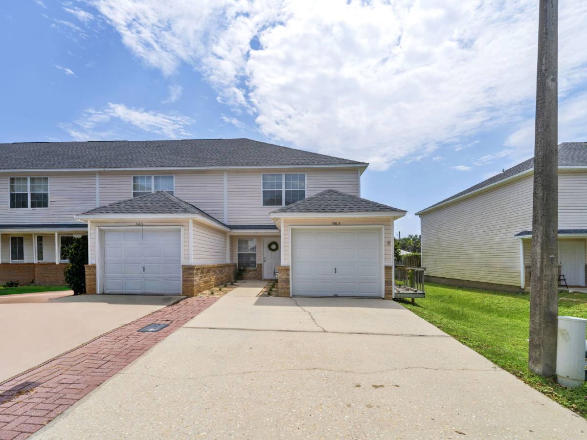 Townhouse for rent at 983 Scenic Oak Lane, Fort Walton Beach, FL 32547