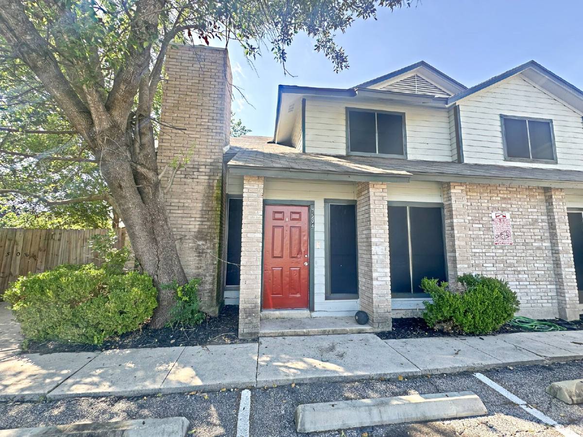 Townhouse for rent at 7504 Oak Chase, San Antonio, TX 78239