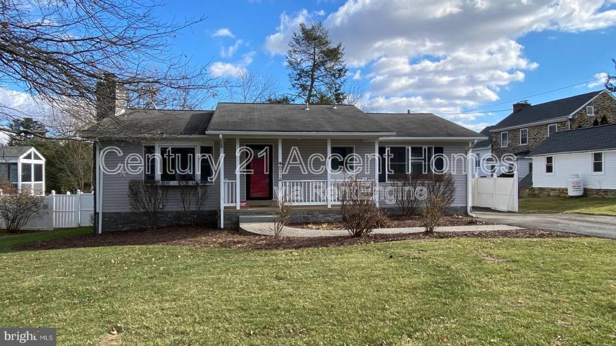 House for rent at 210 S 26th St, Purcellville, VA 20132