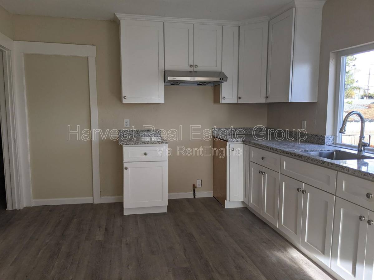9112 D St, Oakland, CA 94603
