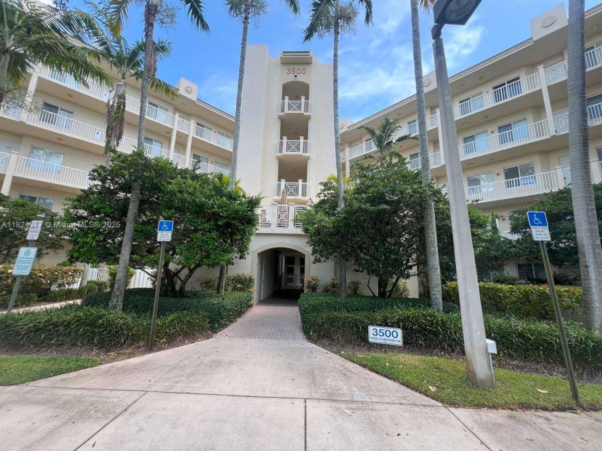 Apartment for rent at 3500 Oaks Clubhouse Dr #207, Pompano Beach, FL 33069
