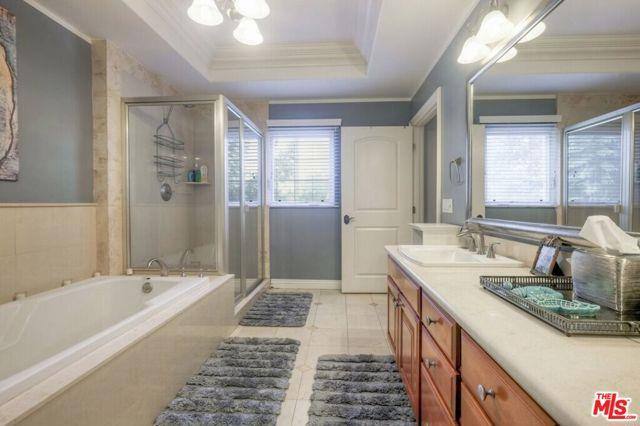 Apartment for rent at 11578 Iowa Ave #202, Los Angeles, CA 90025