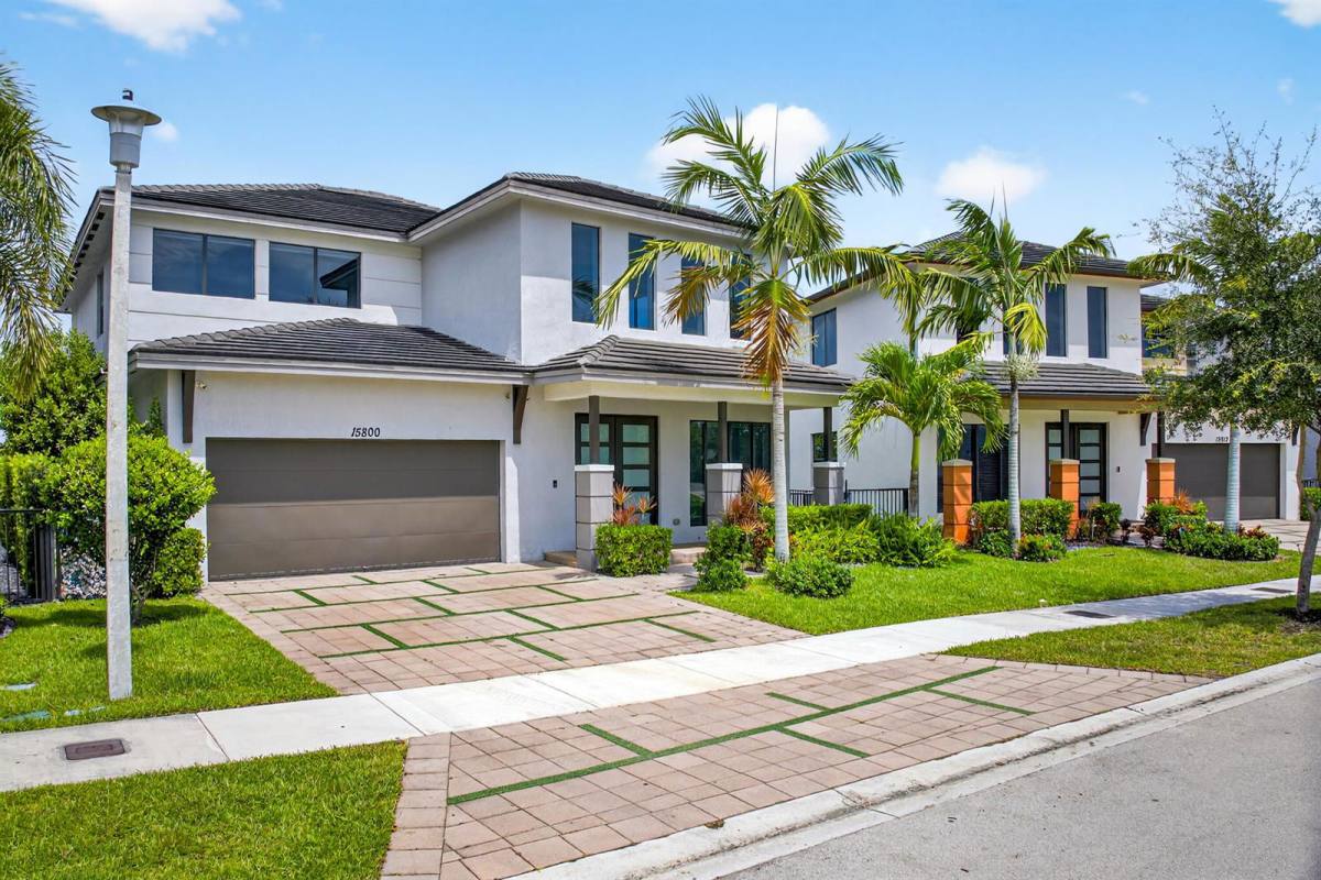 House for rent at 15800 NW 88th Ave, Hialeah, FL 33018