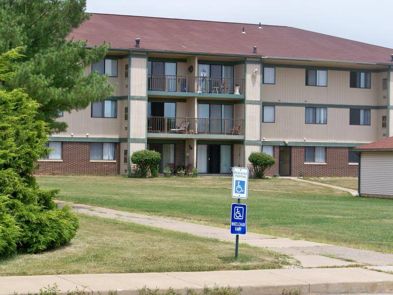 Apartment for rent at 3811 Glen Eagles Blvd #134-2BED 11 Fp-925sq, Uniontown, OH 44685