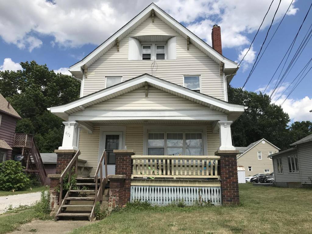 House for rent at 671 Grant St, Akron, OH 44311