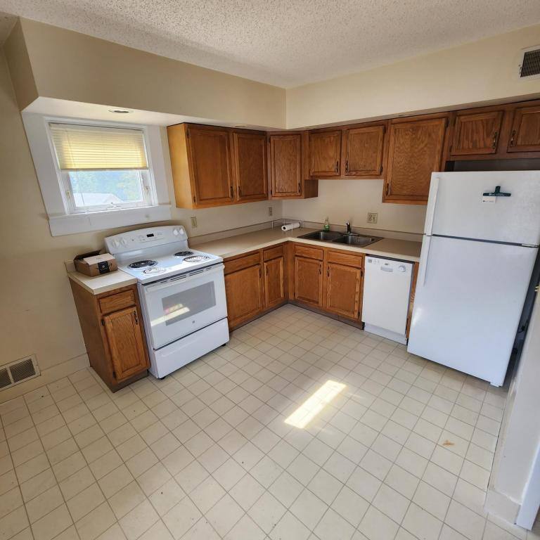 Apartment for rent at 307 S Division Ave #4, Polo, IL 61064