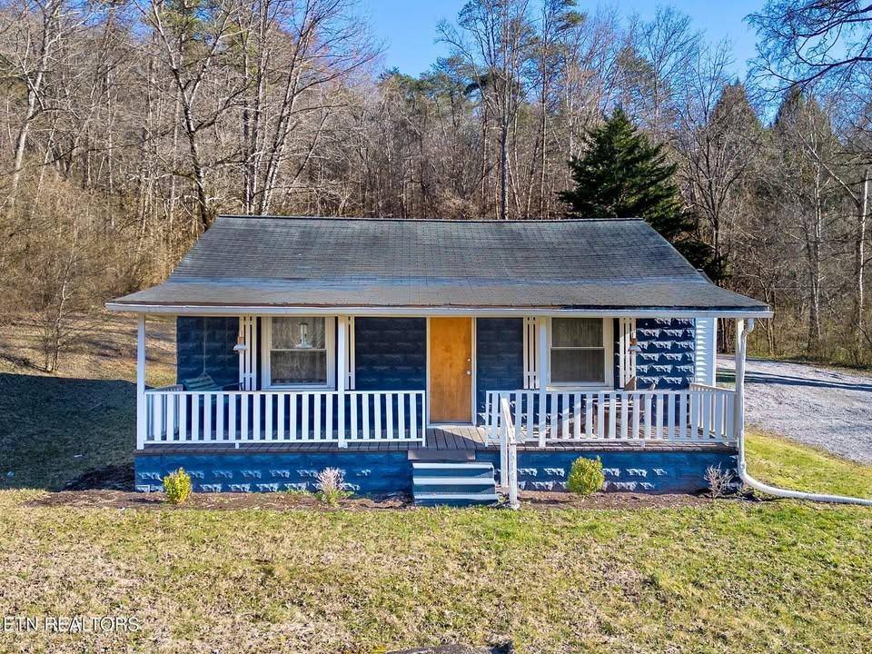 House for rent at 614 E Brushy Valley Dr, Powell, TN 37849