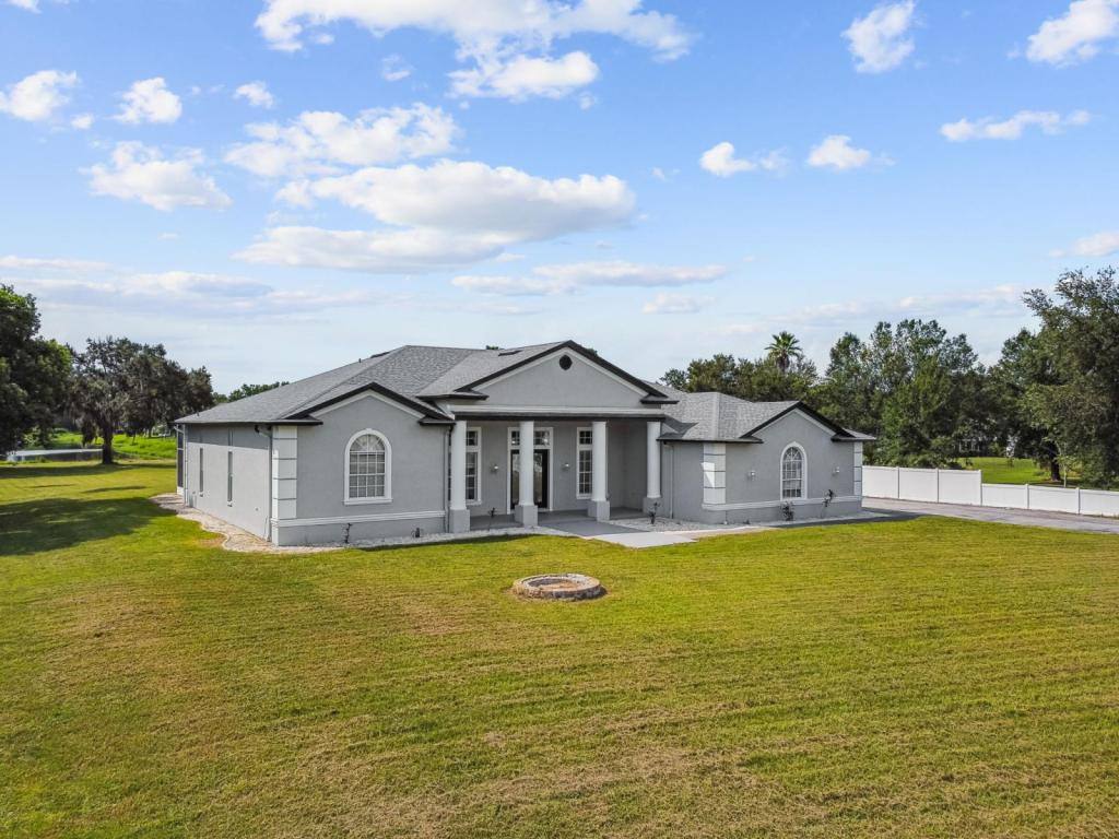 House for rent at 6644 Country Club Rd, Wesley Chapel, FL 33544