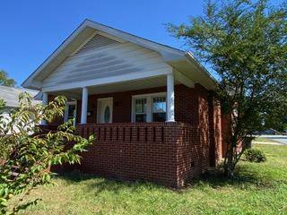 Townhouse for rent at 403 Hillcrest Ave, Burlington, NC 27215