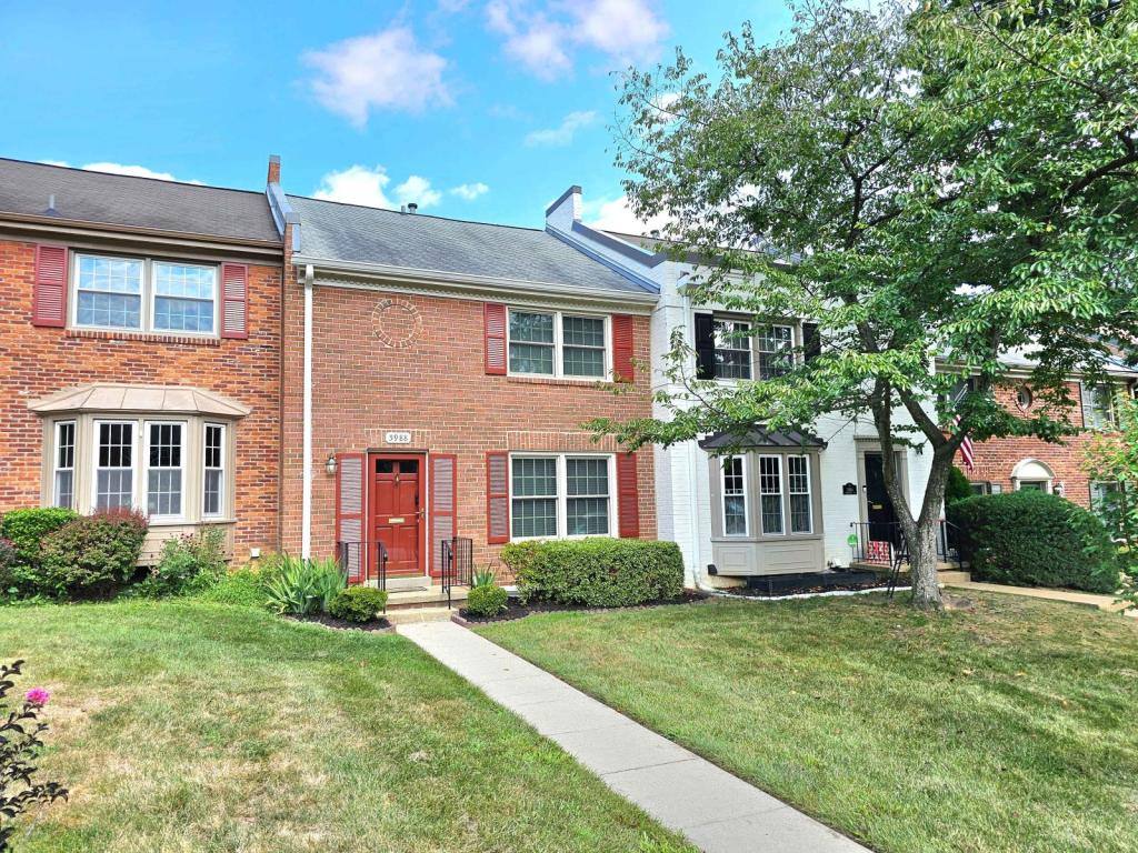 Townhouse for rent at 5988 Queenston St, Springfield, VA 22152