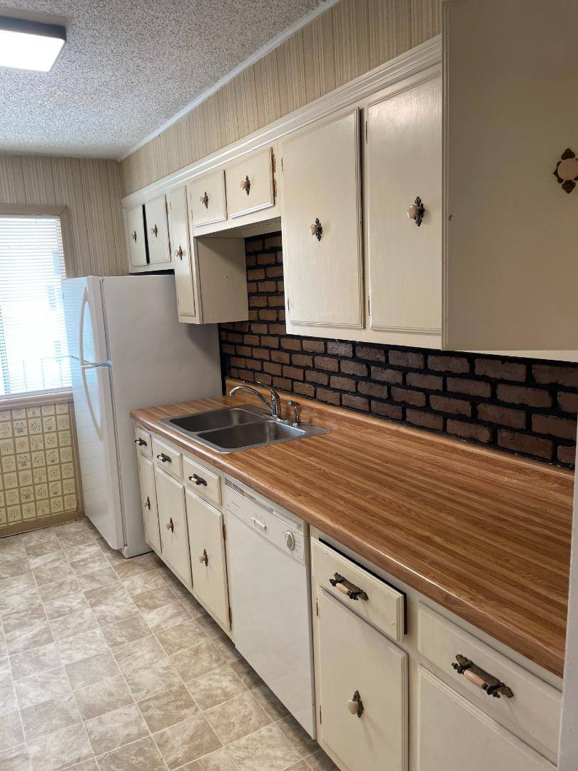 1208 Bush River Rd #P11, Columbia, SC 29210