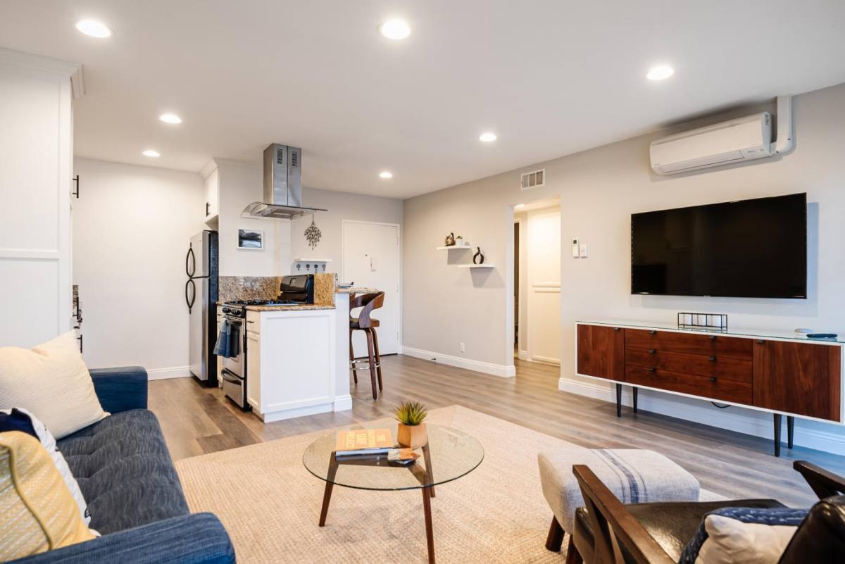 Condo for rent at 2411 Prospect Ave #SPACIOUS Hermosa Hid, Hermosa Beach, CA 90254