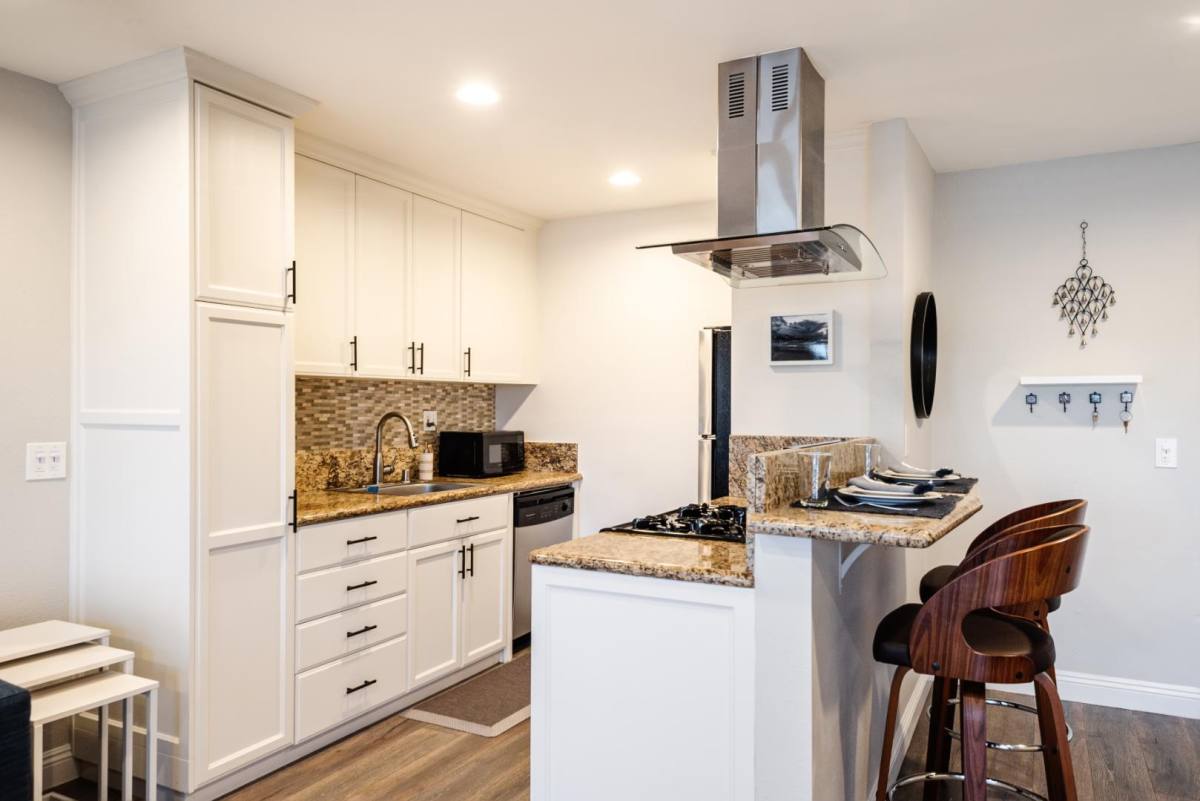 2411 Prospect Ave, Hermosa Beach, CA 90254 - Condo for Rent - Image 11