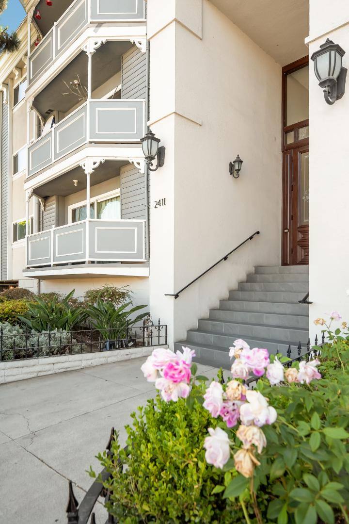 Condo for rent at 2411 Prospect Ave #SPACIOUS Hermosa Hid, Hermosa Beach, CA 90254