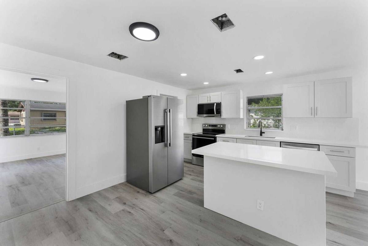 354 NW 4th Place, Deerfield Beach, FL 33441