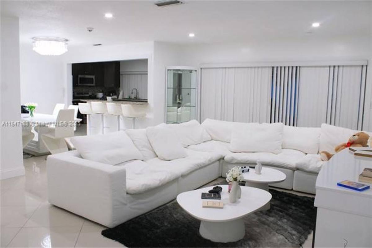 House for rent at 8457 Sheraton Dr, Hollywood, FL 33025