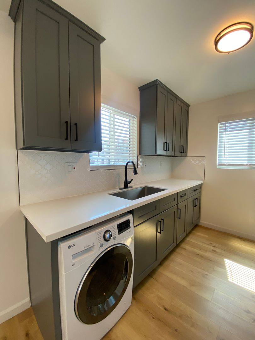 Apartment for rent at 6556 La Mirada Ave, Los Angeles, CA 90038