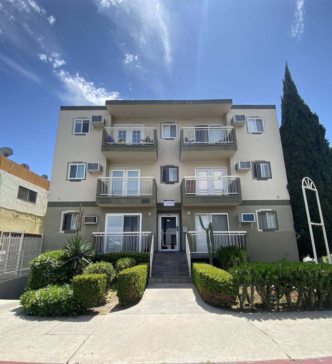 Apartment for rent at 6556 La Mirada Ave, Los Angeles, CA 90038