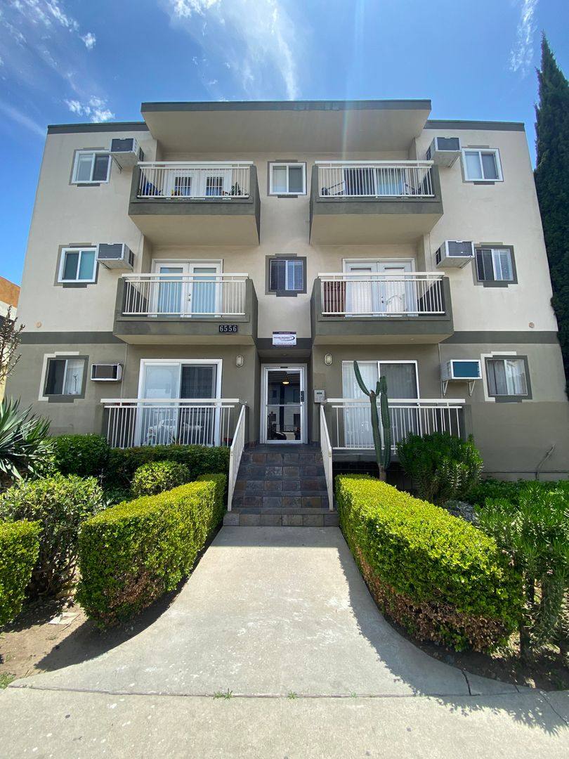 Apartment for rent at 6556 La Mirada Ave, Los Angeles, CA 90038