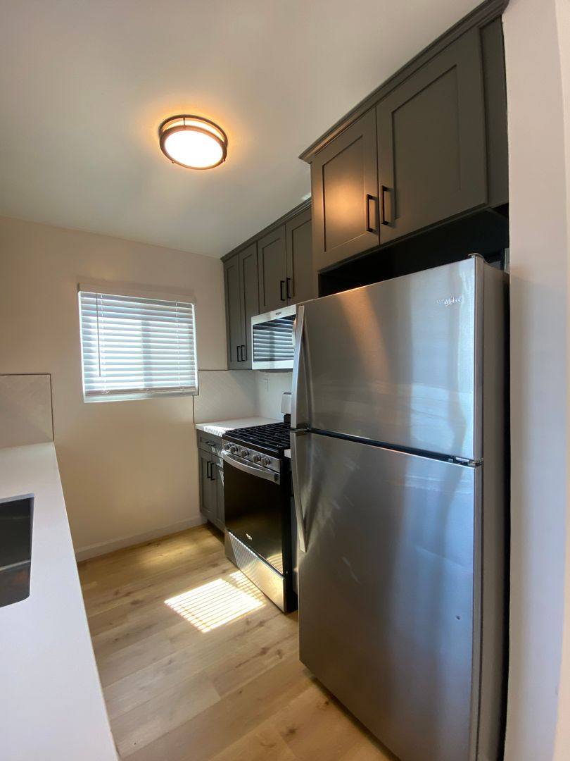 Apartment for rent at 6556 La Mirada Ave, Los Angeles, CA 90038