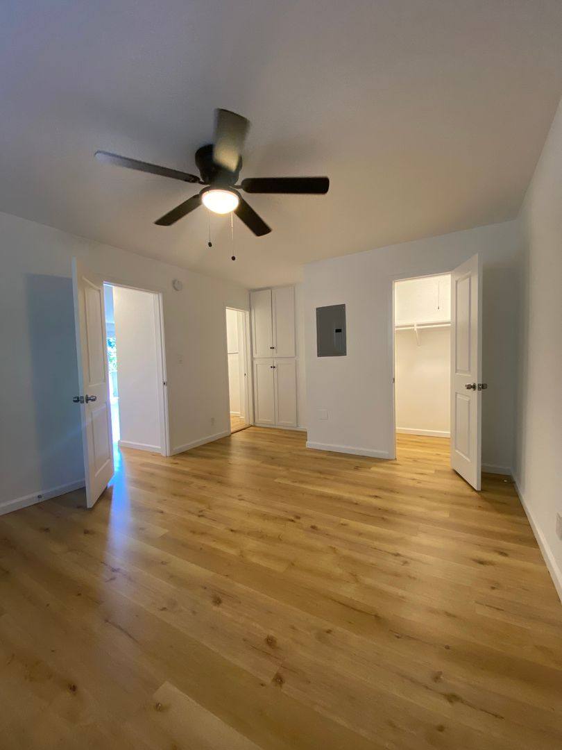 Apartment for rent at 6556 La Mirada Ave, Los Angeles, CA 90038