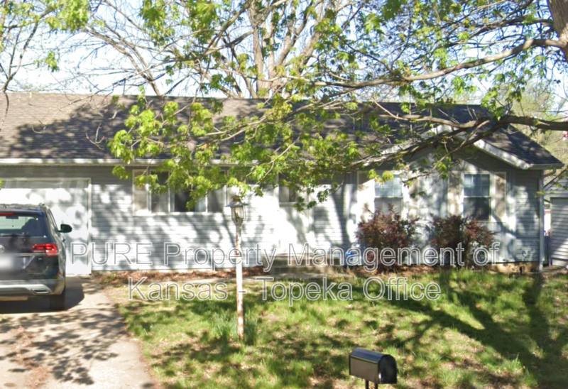 House for rent at 3117 SW Crest Dr, Topeka, KS 66614