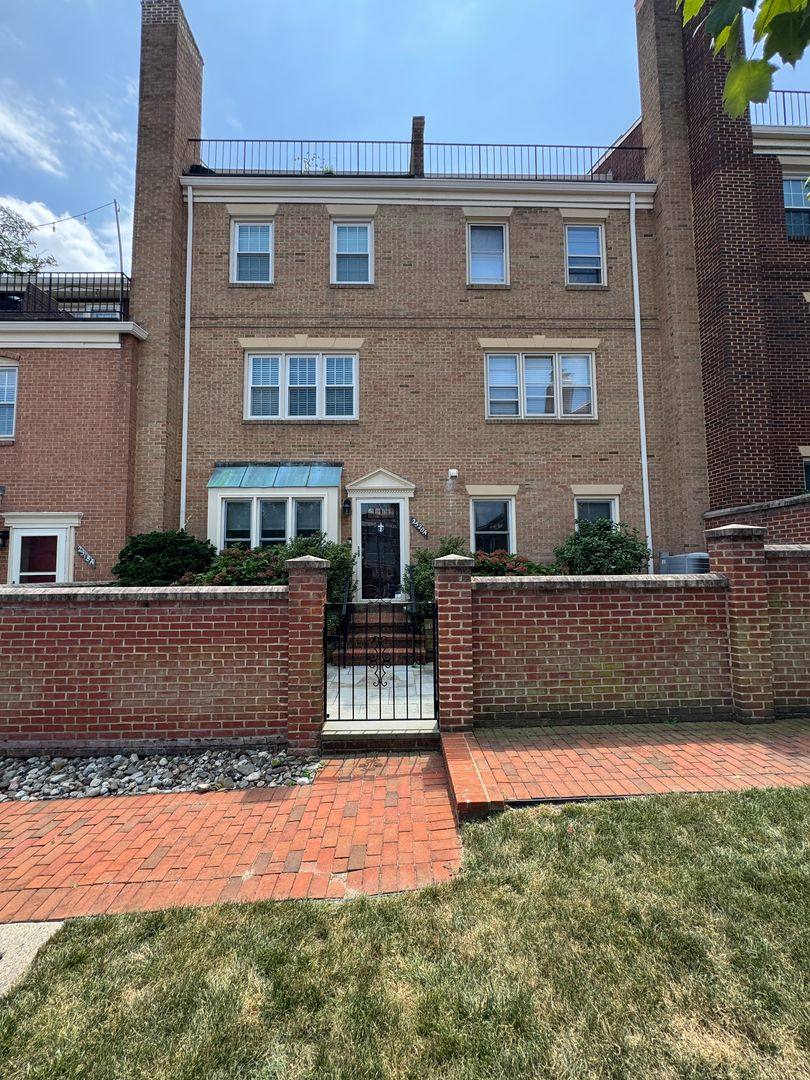 Condo for rent at 2520 A Fairfax Dr, Arlington, VA 22201