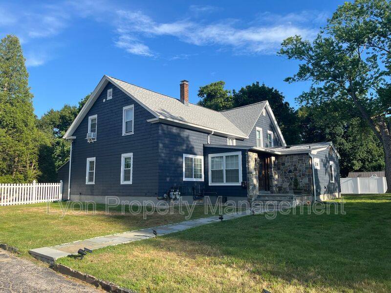 Apartment for rent at 58 Spooner Ave #2, Warwick, RI 02888