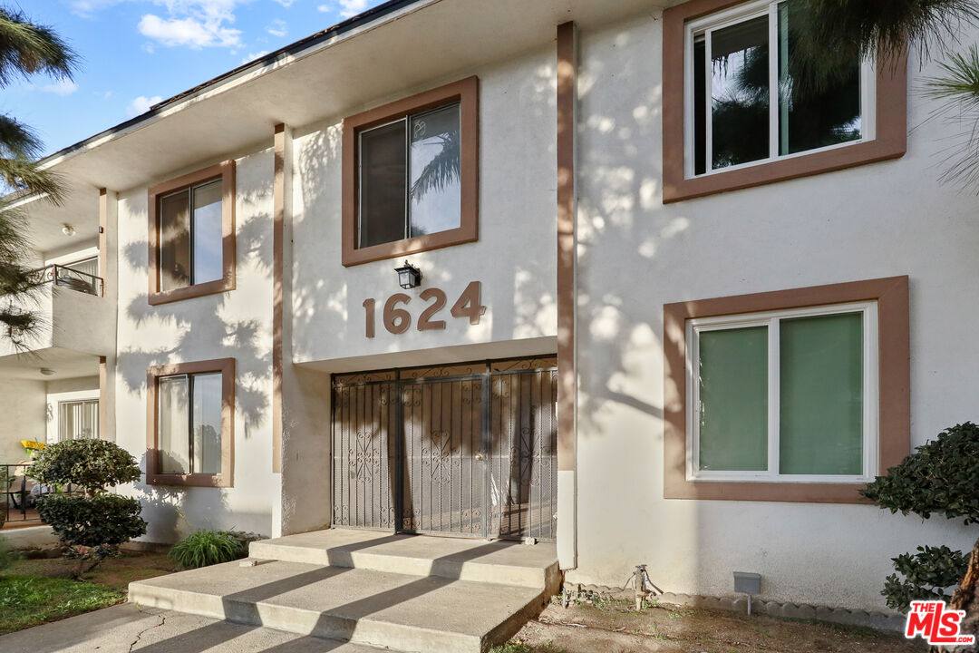 Apartment for rent at 1624 Federal Ave, Los Angeles, CA 90025
