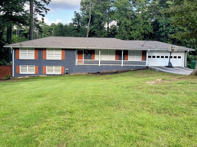 House for rent at 816 Valley Creek Dr, Stone Mountain, GA 30083