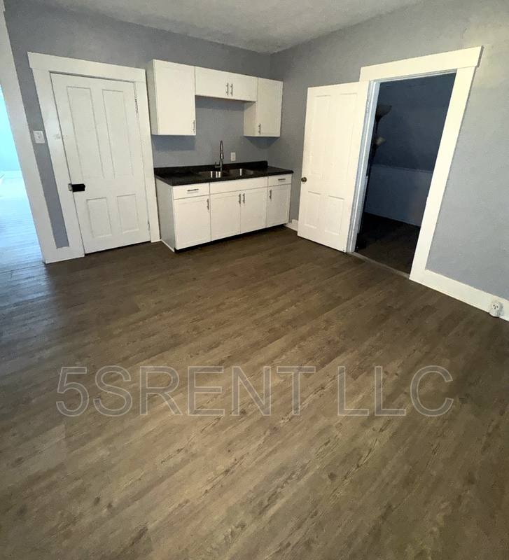 Apartment for rent at 408 Gray Ave, Greenville, OH 45331