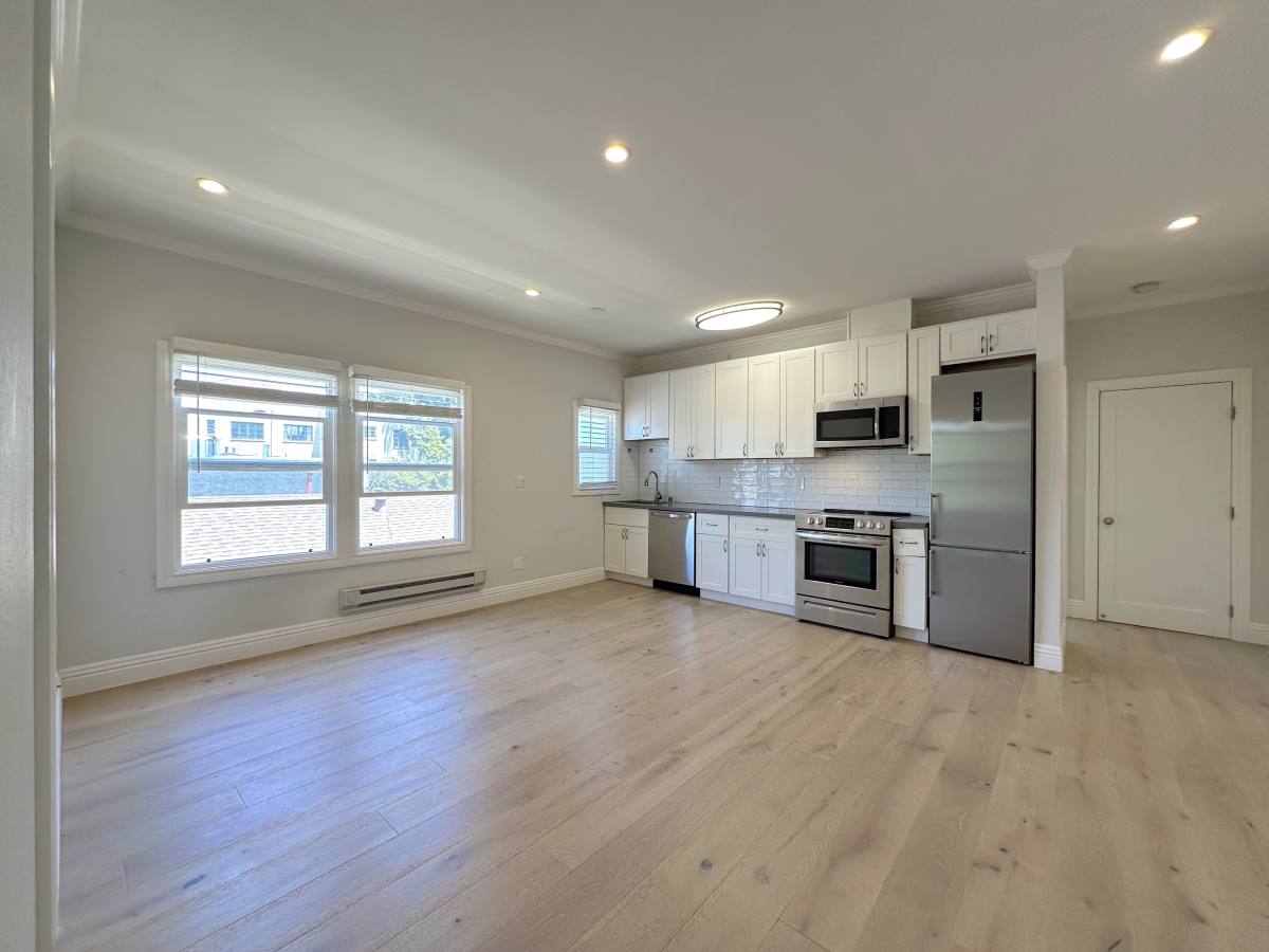 Apartment for rent at 2440 8th Ave #17, Oakland, CA 94606