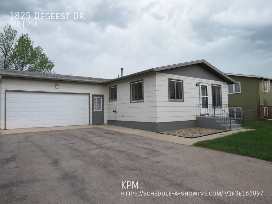 House for rent at 1825 Degeest Dr, Rapid City, SD 57703