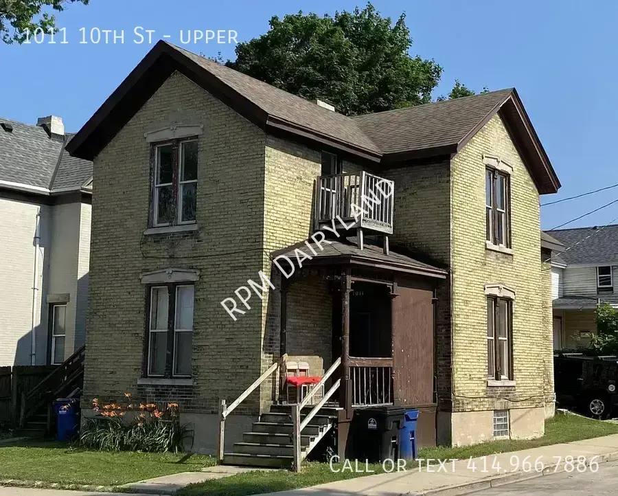 Apartment for rent at 1011 10th St, Racine, WI 53403