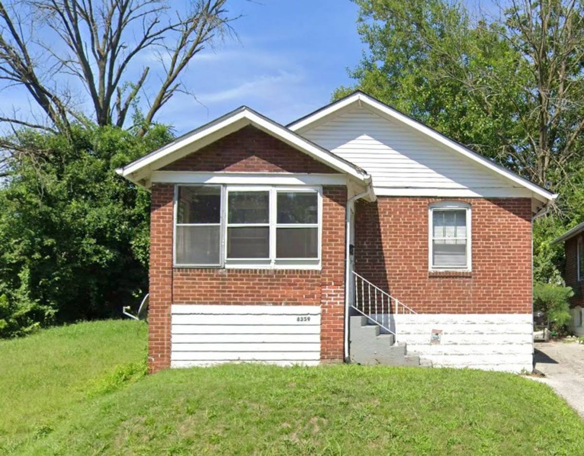 House for rent at 8359 Eton Place, Saint Louis, MO 63136