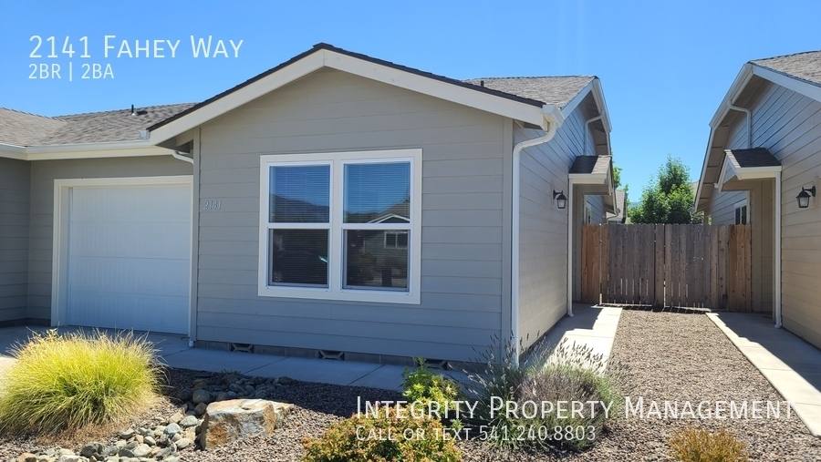 House for rent at 2141 Fahey Way, Grants Pass, OR 97527