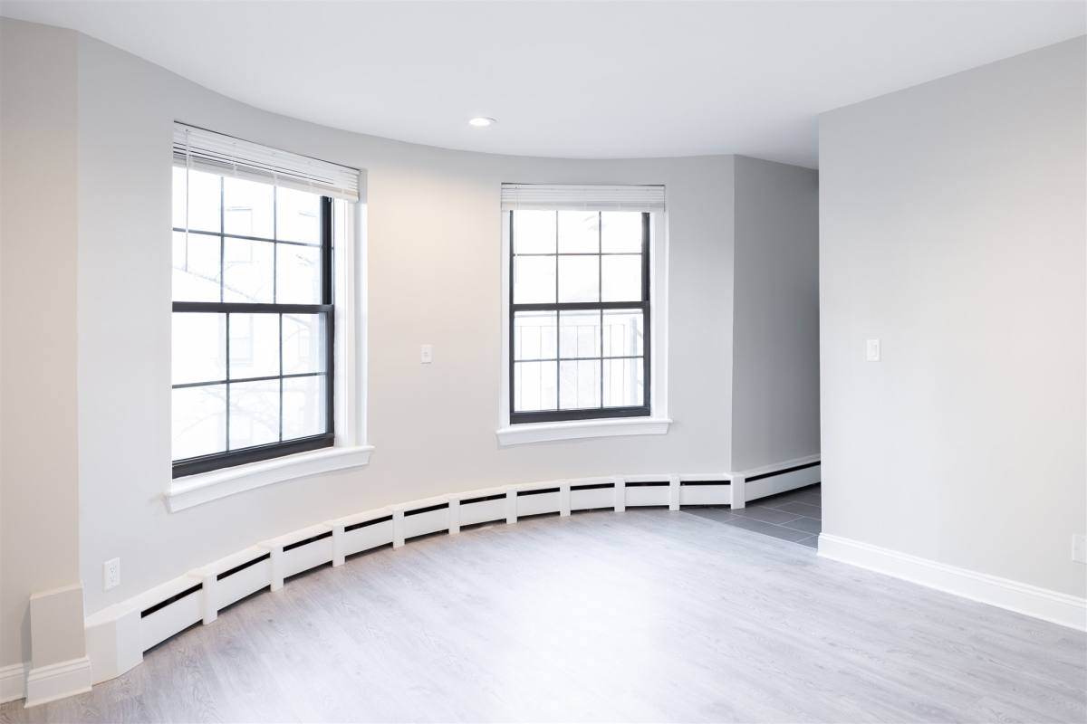 158 Saint Botolph St, Boston, MA 02115