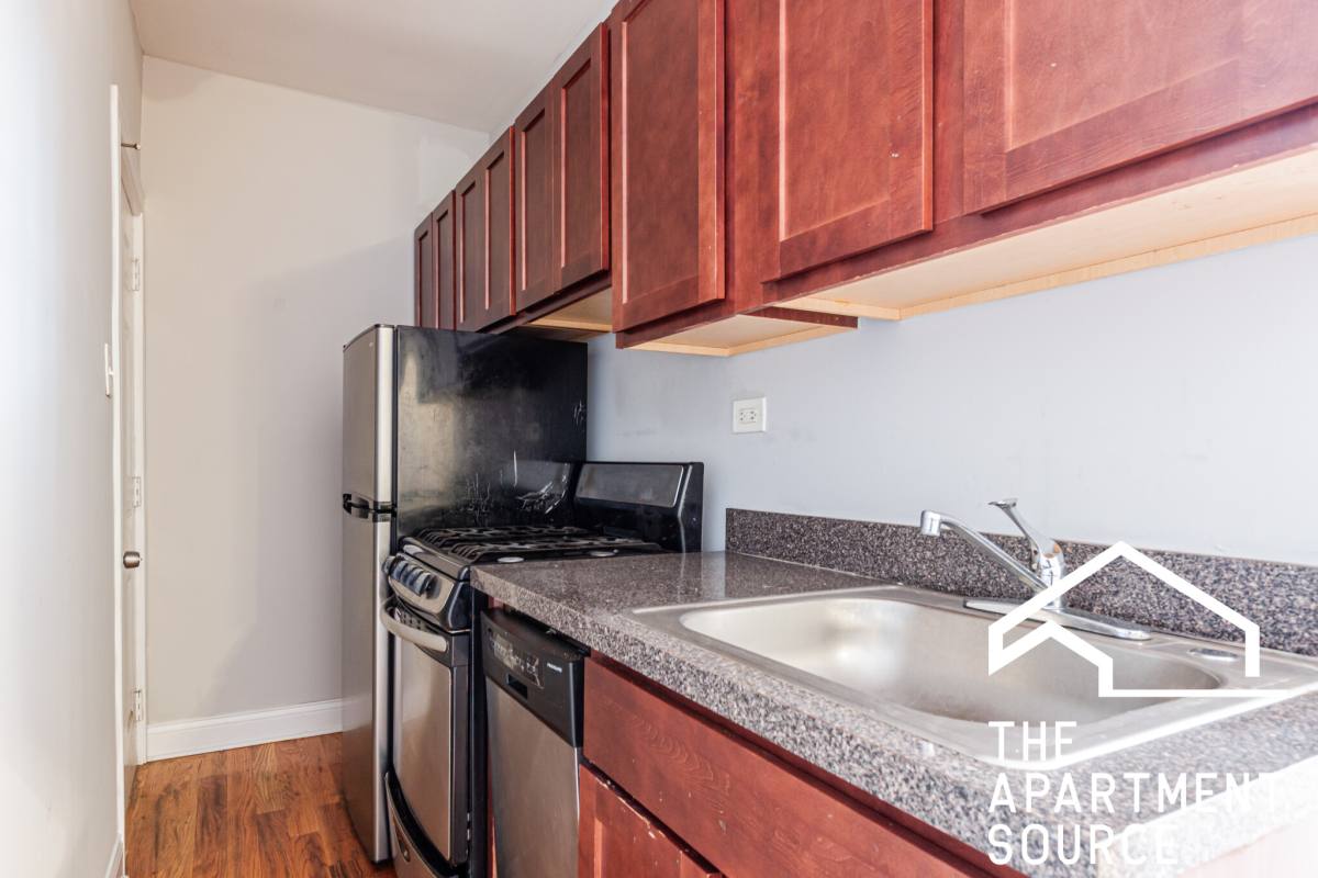 Apartment for rent at 949 W Cornelia Ave #3D, Chicago, IL 60657