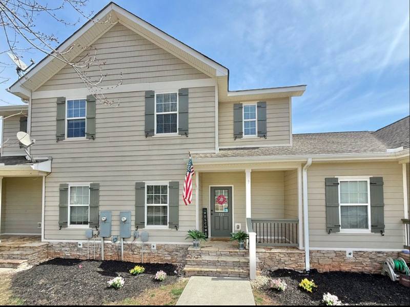 Townhouse for rent at 521 E Perkins Creek Rd, Seneca, SC 29678