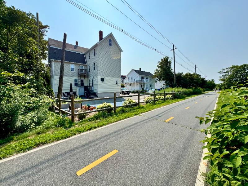 Apartment for rent at 15 Thompson St #1B, Warren, RI 02885